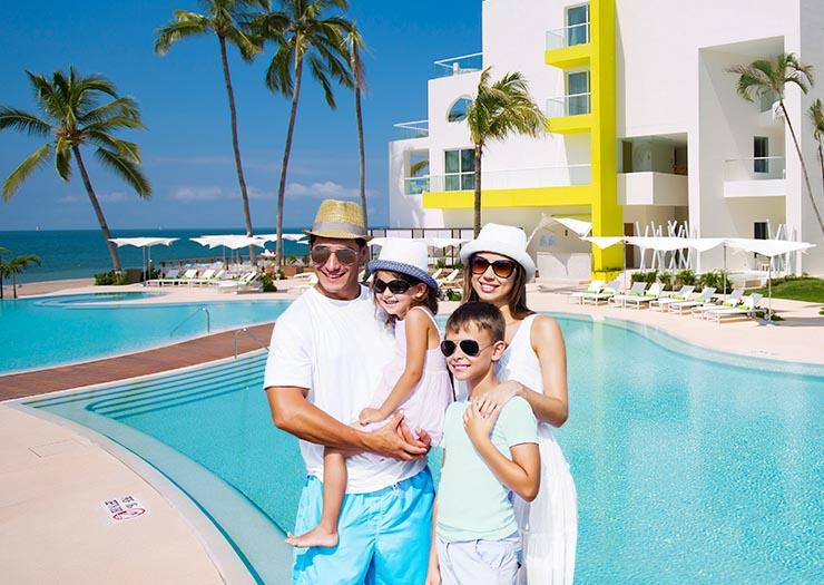 WINTER IS BETTER WHEN YOU TRAVEL! Krystal Urban® Guadalajara WINTER IS BETTER WHEN YOU TRAVEL! Krystal Urban® Guadalajara